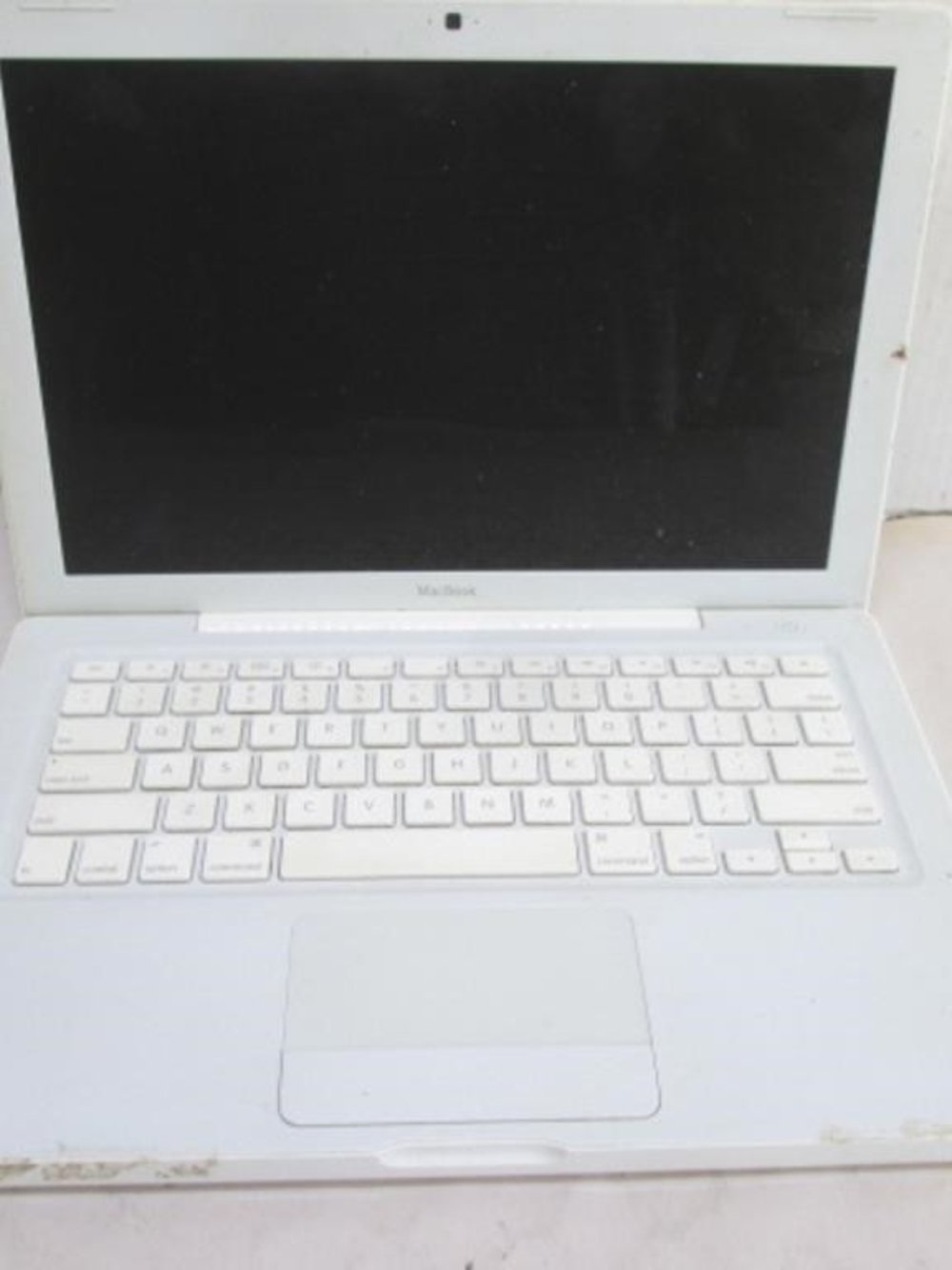 Apple White MacBook Laptop with White Keyboard and Trackpad Untested